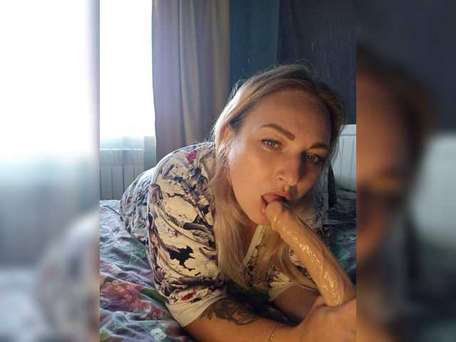 Tanysha-1 live cam on BongaCams