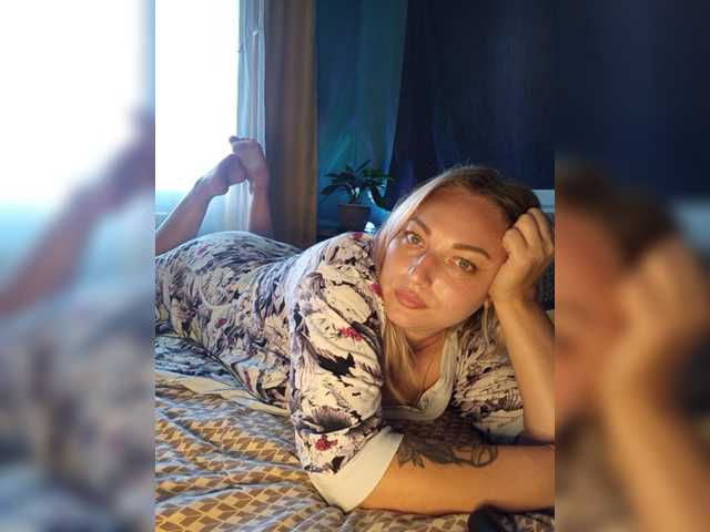Tanysha-1 live cam on BongaCams