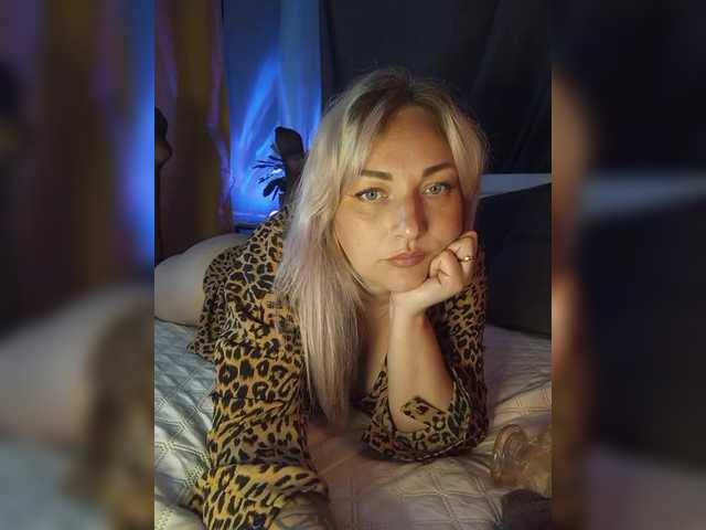 Tanysha-1 live cam on BongaCams