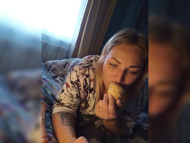 Tanysha-1 live cam on BongaCams