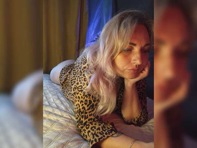 Tanysha-1 live cam on BongaCams