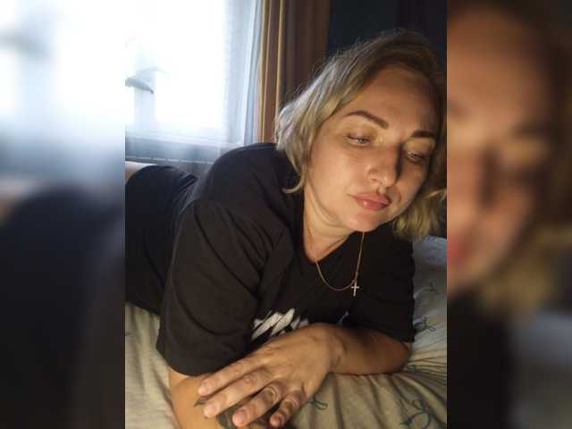 Tanysha-1 live cam on BongaCams