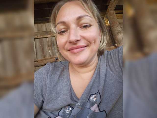 Tanysha-1 live cam on BongaCams