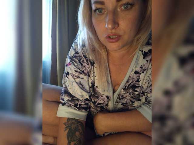 Tanysha-1 live cam on BongaCams