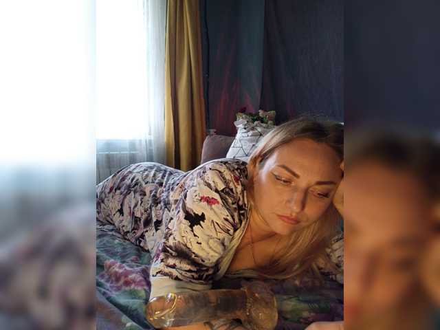 Tanysha-1 live cam on BongaCams