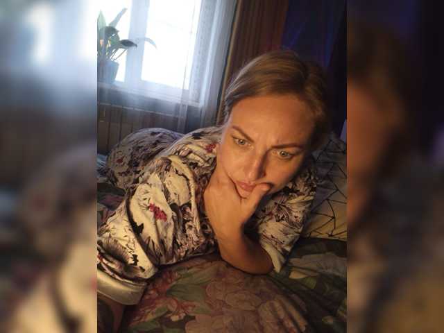 Tanysha-1 live cam on BongaCams