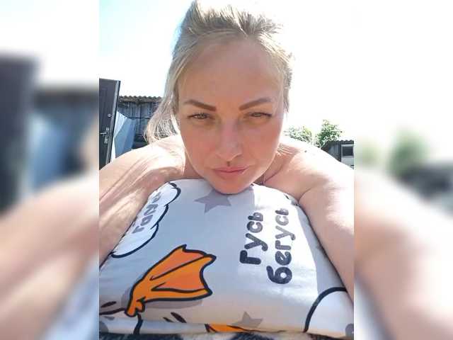 Tanysha-1 live cam on BongaCams