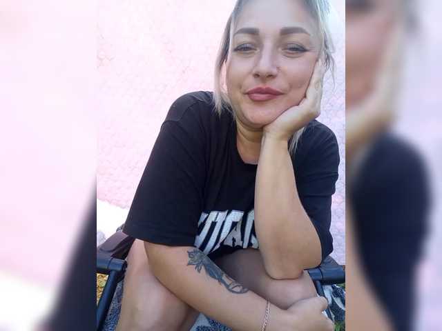 Tanysha-1 live cam on BongaCams