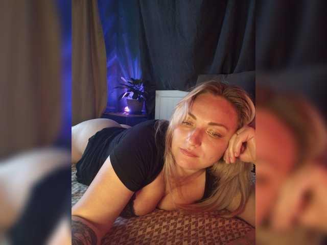 Tanysha-1 live cam on BongaCams