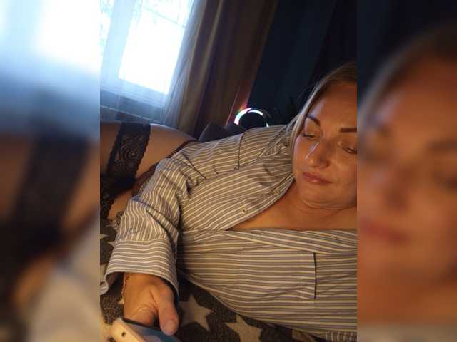 Tanysha-1 live cam on BongaCams