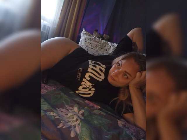 Tanysha-1 live cam on BongaCams