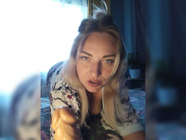 Tanysha-1 live cam on BongaCams