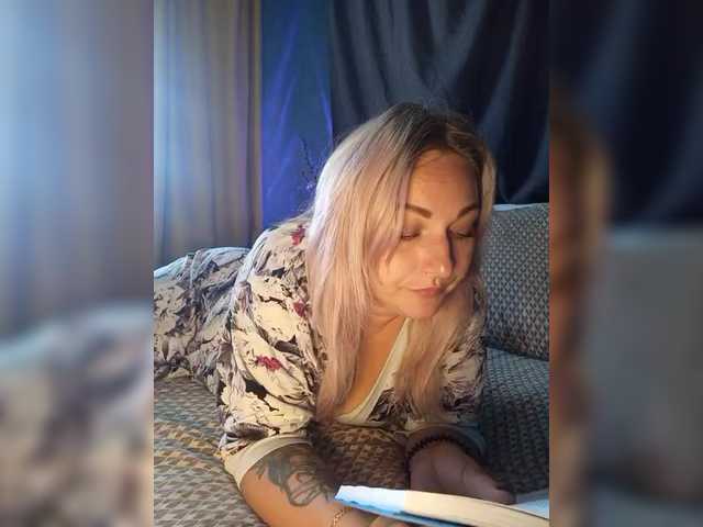 Tanysha-1 live cam on BongaCams