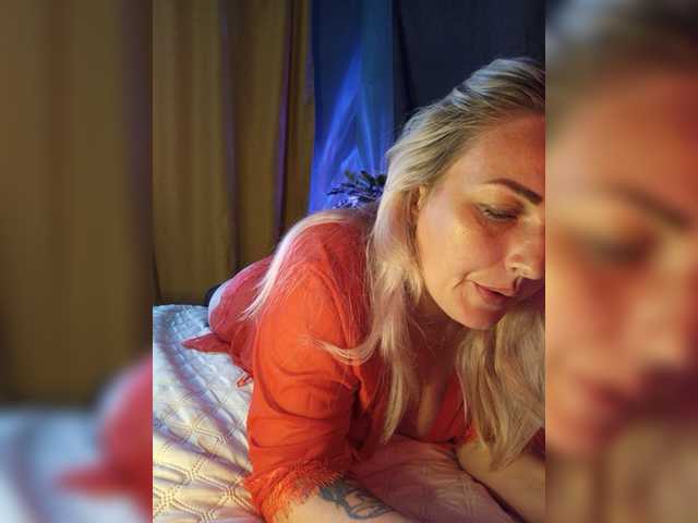 Tanysha-1 live cam on BongaCams