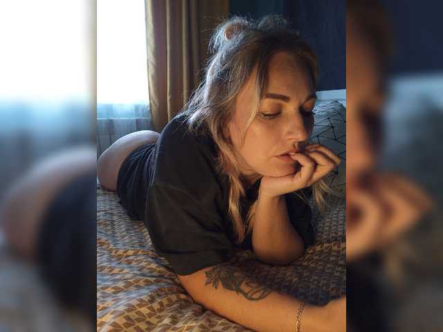 Tanysha-1 live cam on BongaCams