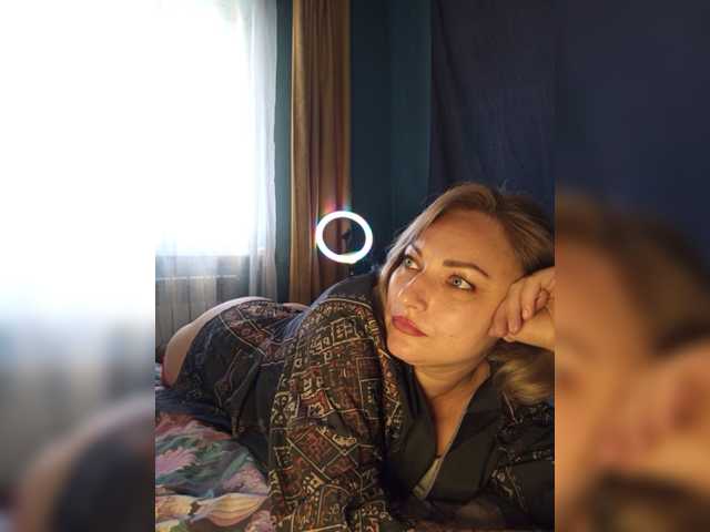 Tanysha-1 live cam on BongaCams