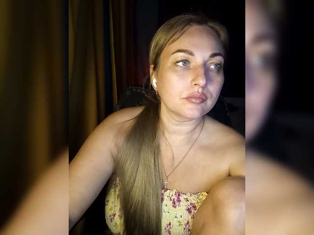 Tanysha-1 live cam on BongaCams