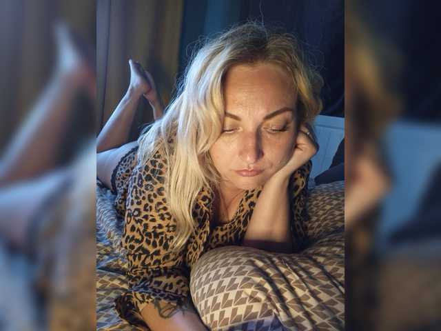 Tanysha-1 live cam on BongaCams