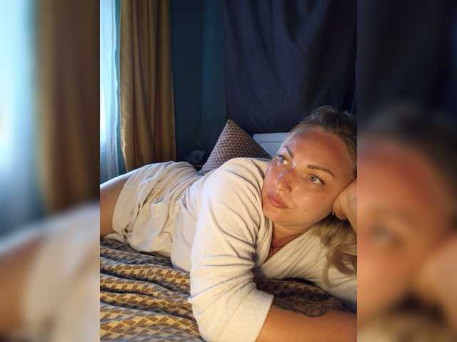 Tanysha-1 live cam on BongaCams