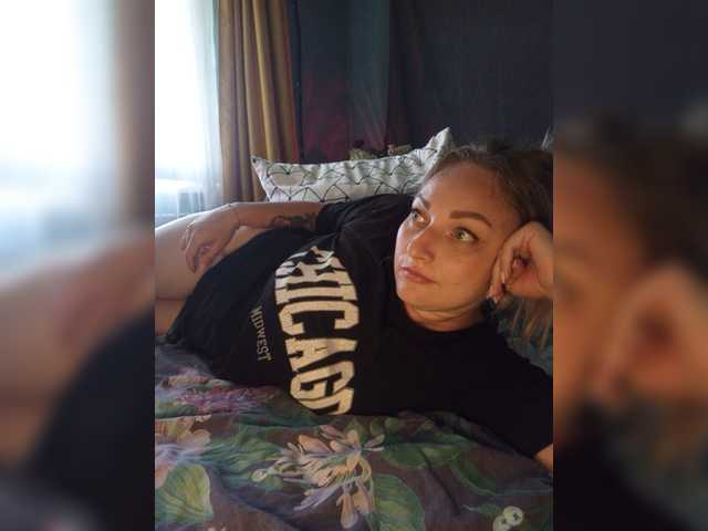 Tanysha-1 live cam on BongaCams