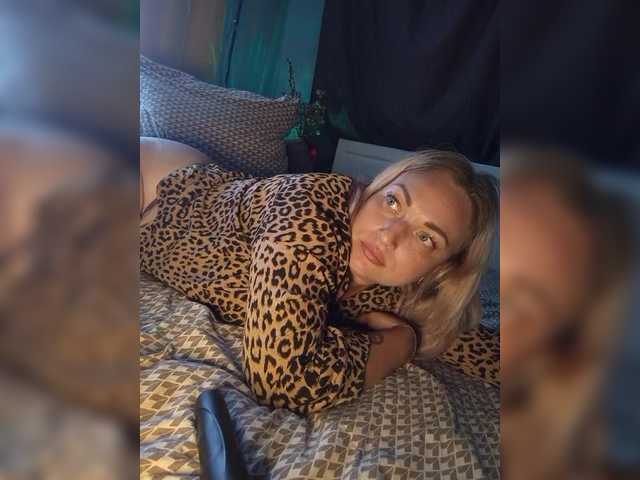 Tanysha-1 live cam on BongaCams