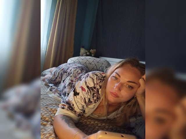 Tanysha-1 live cam on BongaCams