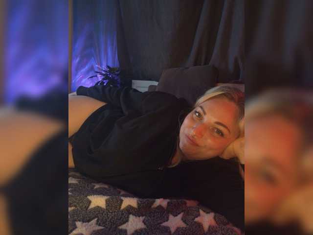 Tanysha-1 live cam on BongaCams