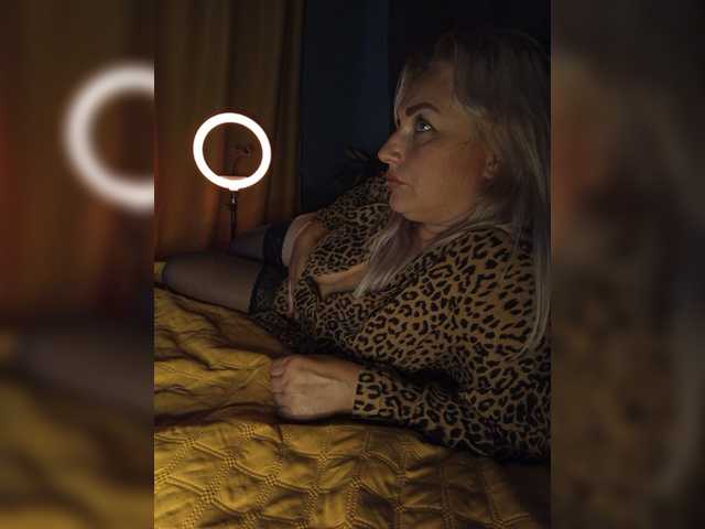 Tanysha-1 live cam on BongaCams