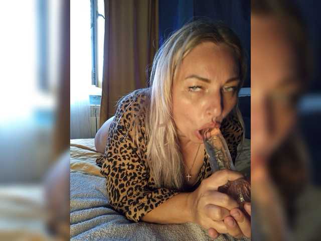 Tanysha-1 live cam on BongaCams