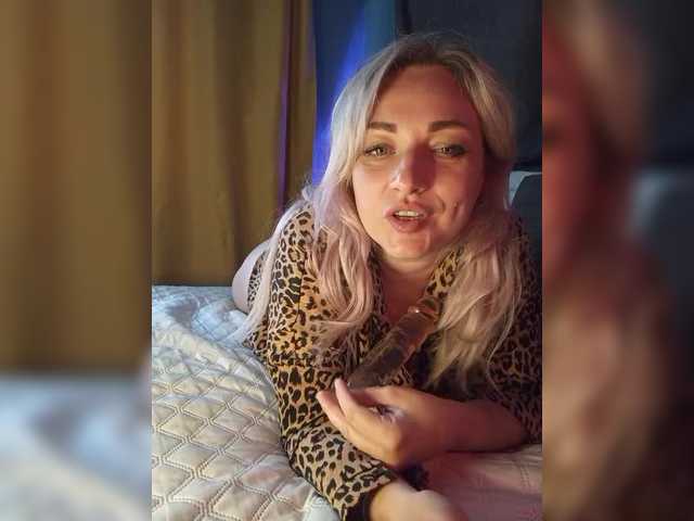 Tanysha-1 live cam on BongaCams