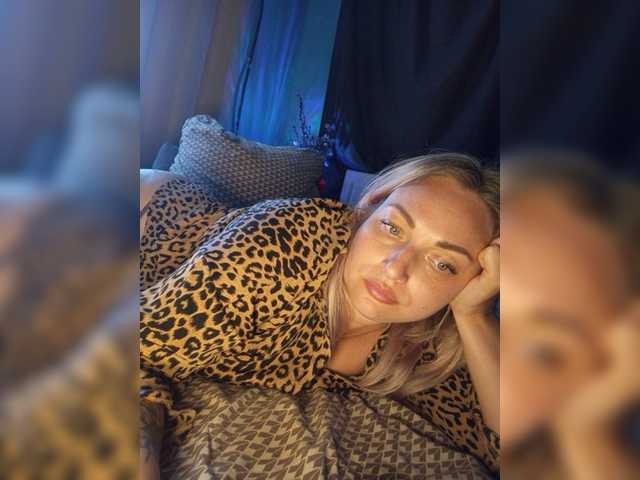 Tanysha-1 live cam on BongaCams