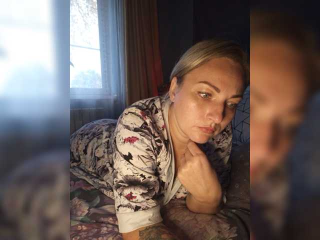 Tanysha-1 live cam on BongaCams