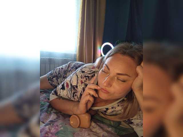 Tanysha-1 live cam on BongaCams