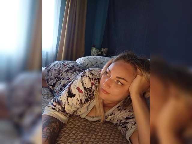Tanysha-1 live cam on BongaCams