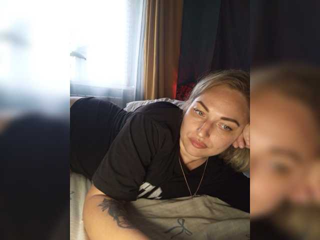 Tanysha-1 live cam on BongaCams
