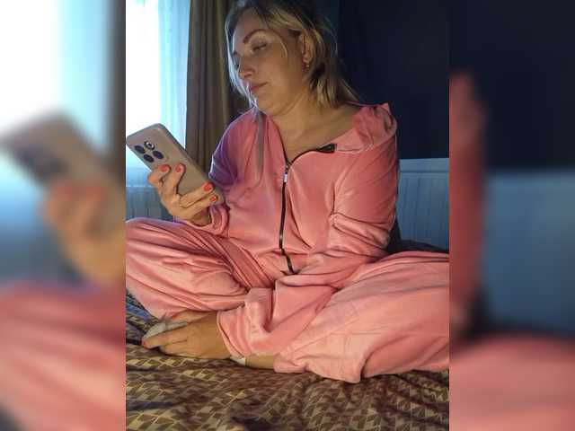 Tanysha-1 live cam on BongaCams