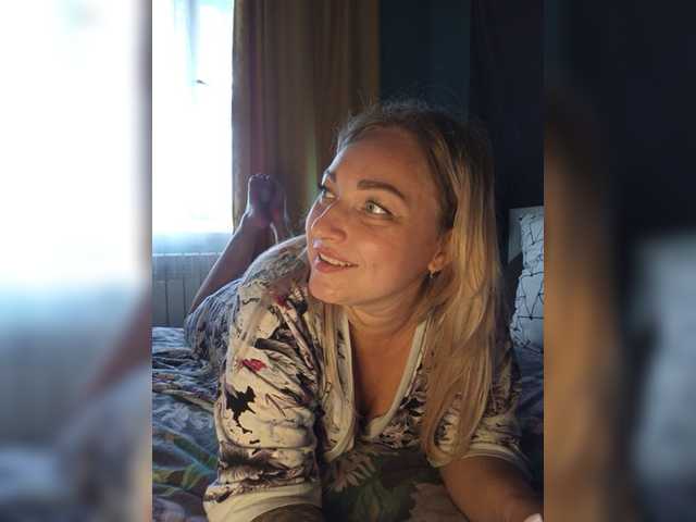 Tanysha-1 live cam on BongaCams