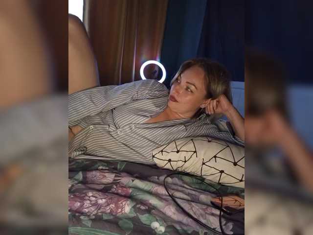 Tanysha-1 live cam on BongaCams