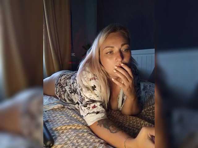 Tanysha-1 live cam on BongaCams