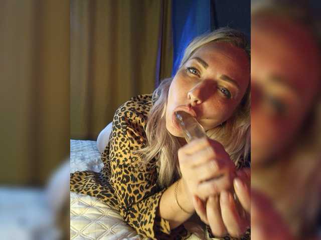 Tanysha-1 live cam on BongaCams