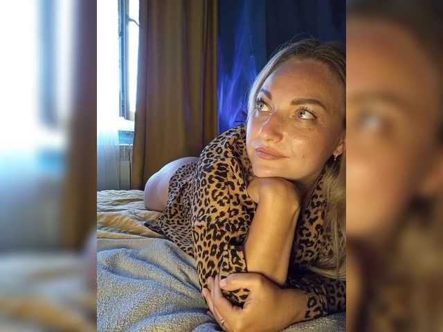 Tanysha-1 live cam on BongaCams