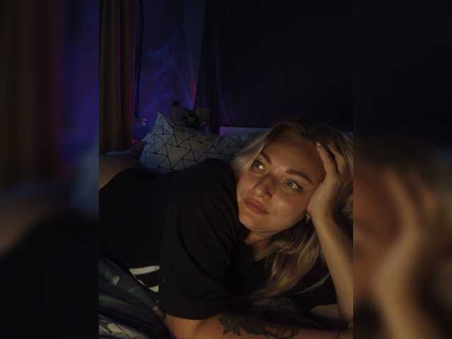 Tanysha-1 live cam on BongaCams