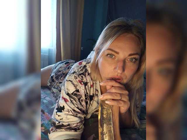 Tanysha-1 live cam on BongaCams