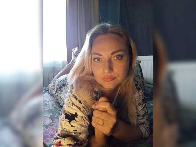 Tanysha-1 live cam on BongaCams