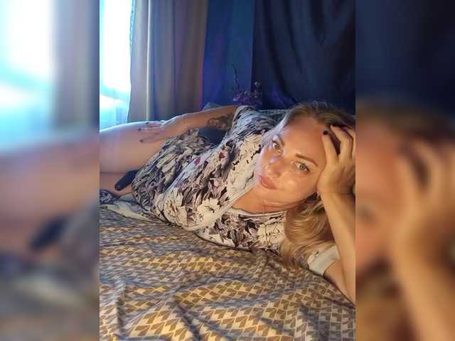 Tanysha-1 live cam on BongaCams