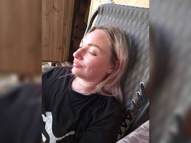 Tanysha-1 live cam on BongaCams