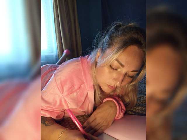Tanysha-1 live cam on BongaCams