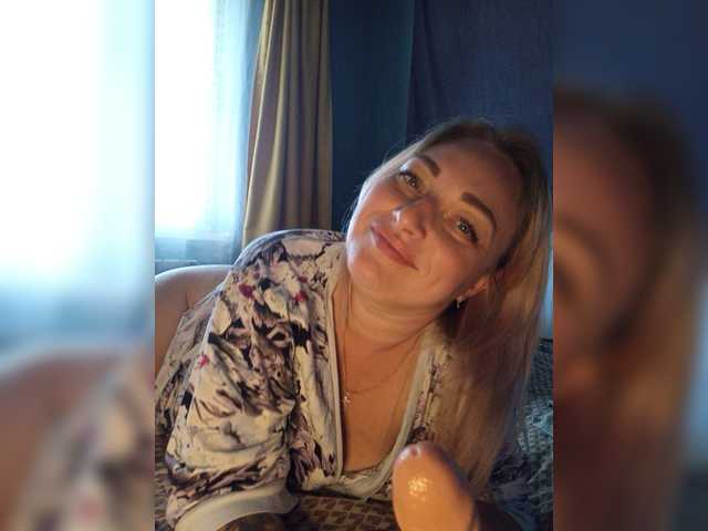 Tanysha-1 live cam on BongaCams