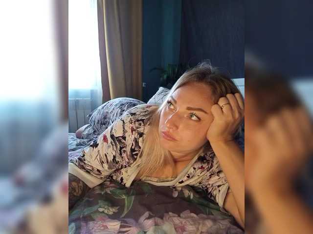 Tanysha-1 live cam on BongaCams