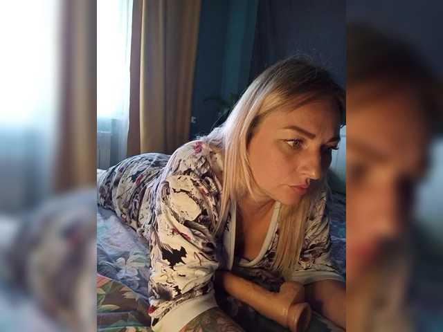 Tanysha-1 live cam on BongaCams